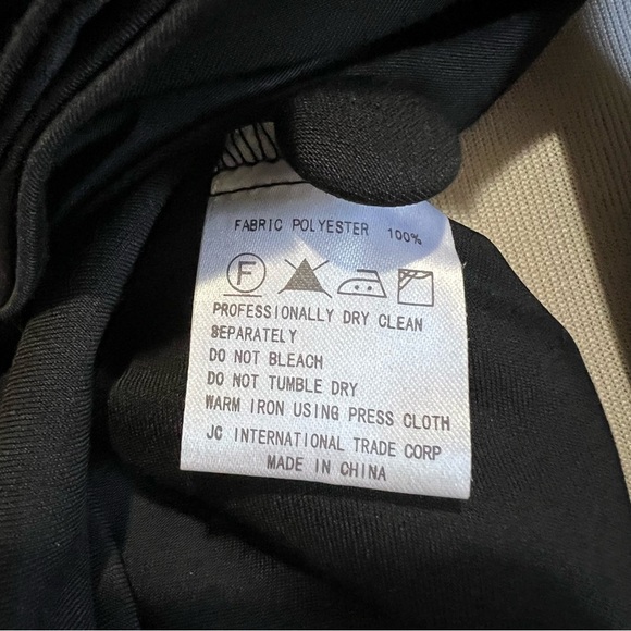 Bodyline Japan Black Cosplay Cape with Chain and Crosses NWT Medium - Picture 8 of 9